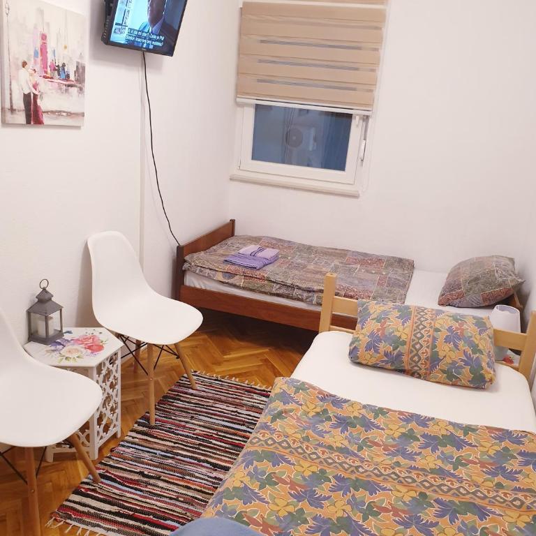 DALIA Apartment & Rooms - Double or Twin Room with Shared Bathroom - 11