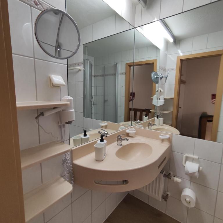 Sauna, Pool und Gartenzugang oder Balkon - Appartement 1 Chambre avec Balcon - 2