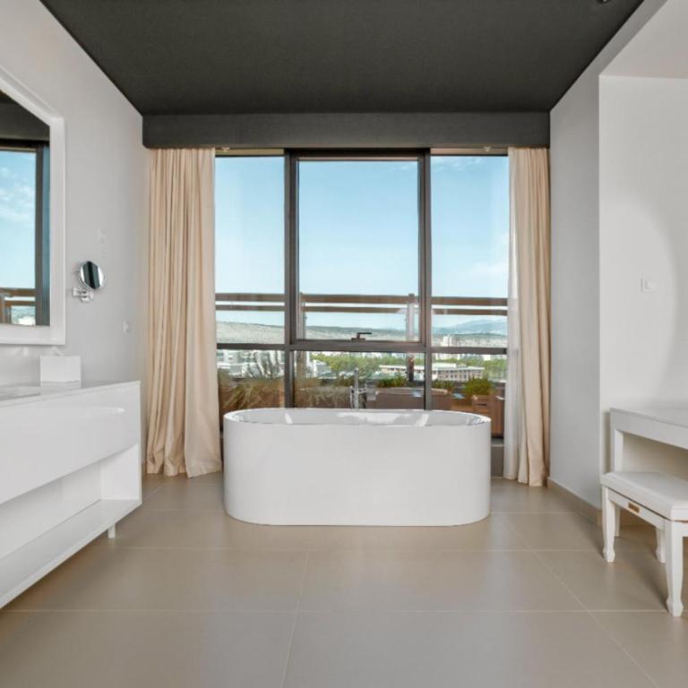 Crowne Plaza Podgorica by IHG - Penthouse Suite - 9