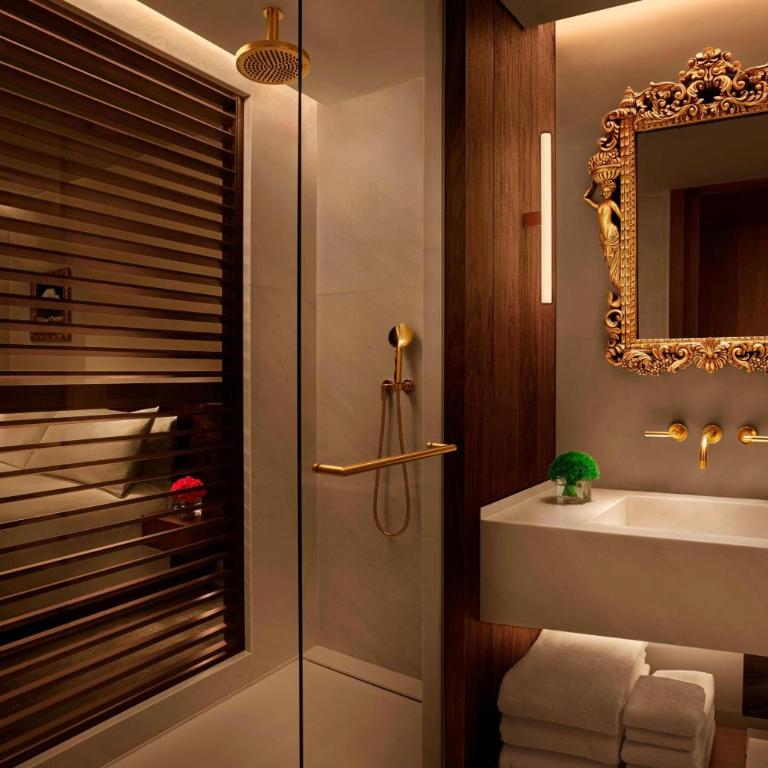 The Barcelona EDITION - Deluxe Room, 1 King - 5