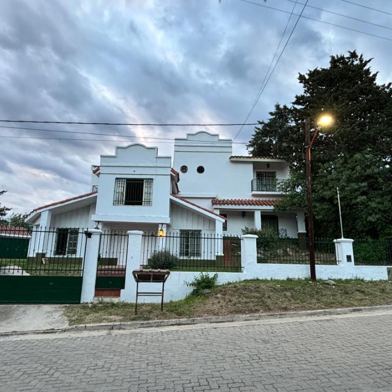 Gran casa en Villa Del Lago - Casa - 1