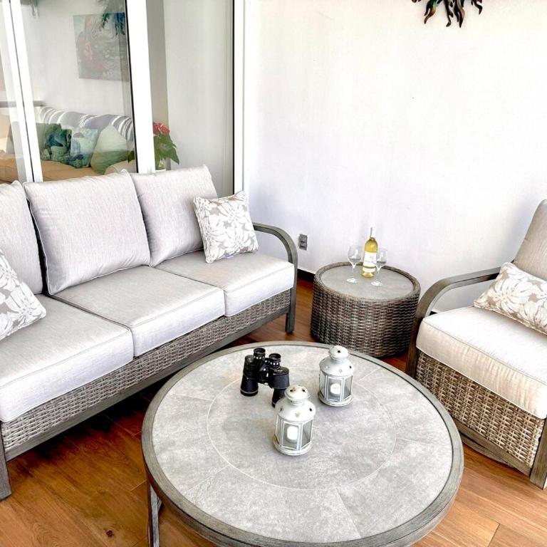 Sun and Sand and Breakfast 2BR Beachfront Gem - Apartamento de 2 dormitorios - 3