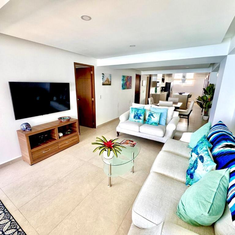 Sun and Sand and Breakfast 2BR Beachfront Gem - Apartamento de 2 dormitorios - 9