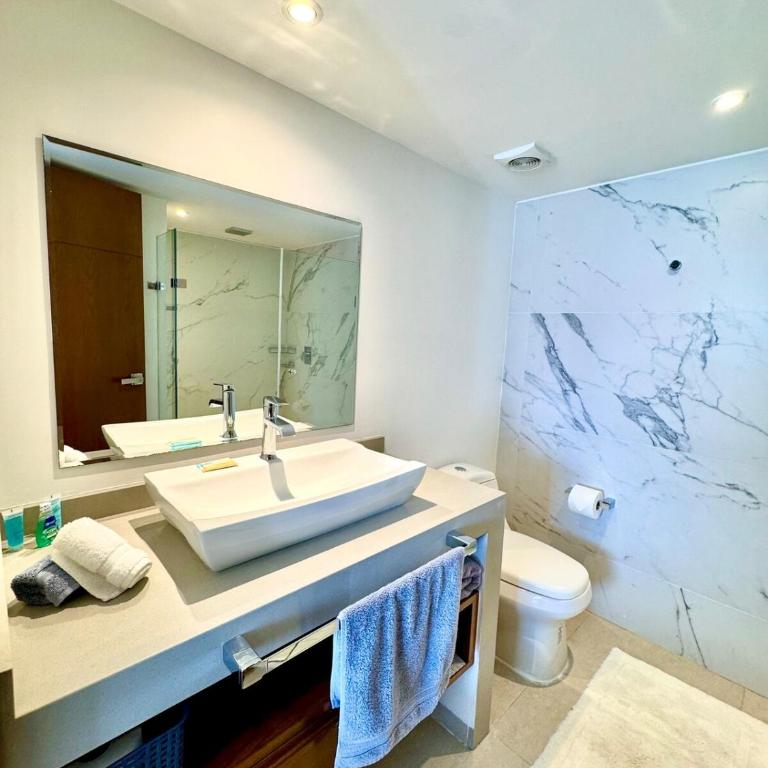 Sun and Sand and Breakfast 2BR Beachfront Gem - Apartamento de 2 dormitorios - 12