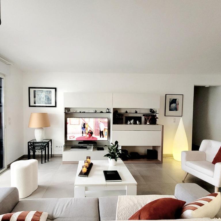 T3 moderne avec clim et wifi, proche port et mer, box fermé - FR-1-794-157 - Appartement - 3