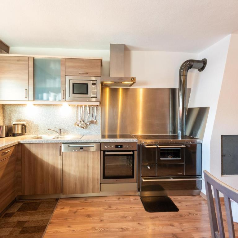 Chalet in Mayrhofen near Ski Slopes - Ferienhaus mit 6 Schlafzimmern - 4