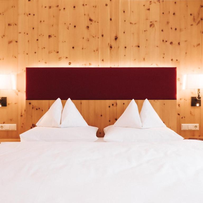 Superior Hotel Schneider Ski-in & Ski-out - Doppelzimmer mit separatem Badezimmer und WC - 3
