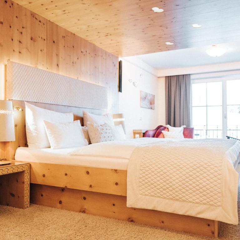 Superior Hotel Schneider Ski-in & Ski-out - Hochzeitssuite mit Infrarotkabine und Bergblick - 11