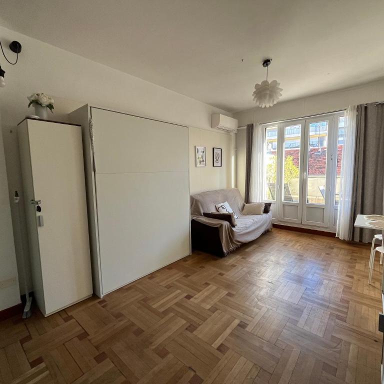 Studio with large terrace sea view 4th floor - Studio - 18