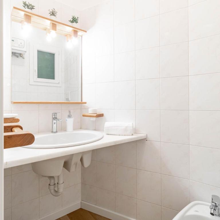 H11 CASA GIULIETTA Sanremo - Two-Bedroom Apartment with Balcony - 6