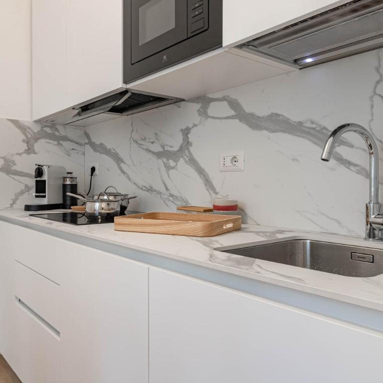 H11 CASA GIULIETTA Sanremo - Two-Bedroom Apartment with Balcony - 5