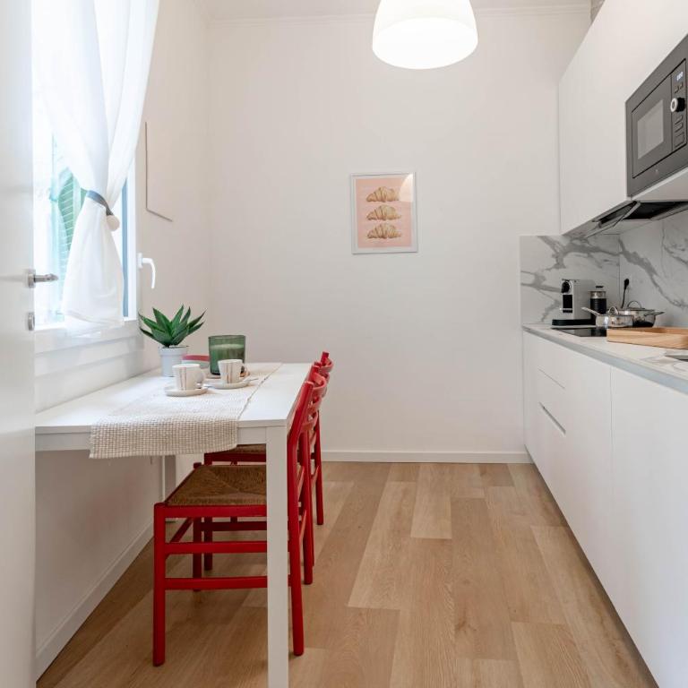 H11 CASA GIULIETTA Sanremo - Two-Bedroom Apartment with Balcony - 7