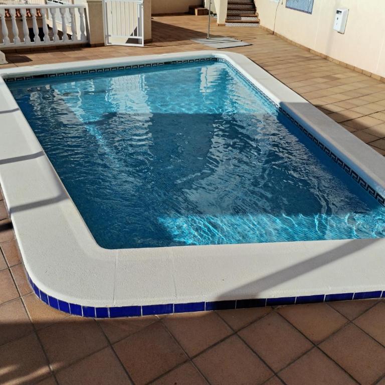 Mira al Mar y Tabarca en urbanización Santa Pola - Apartamento de 2 dormitorios - 42