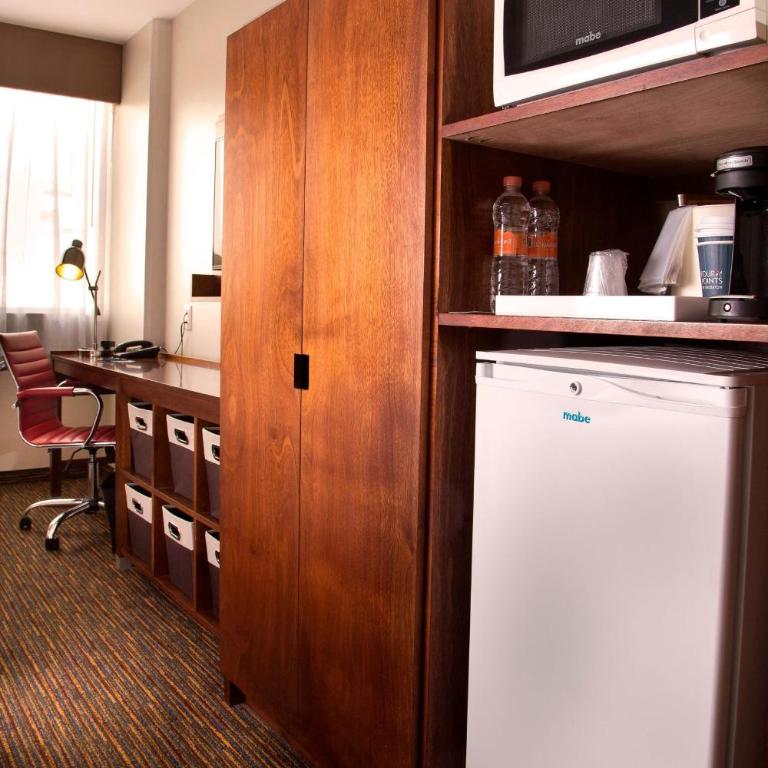 Four Points by Sheraton Queretaro Norte - Guest room, 1 King, Sofa bed, Antea view, City view - 8