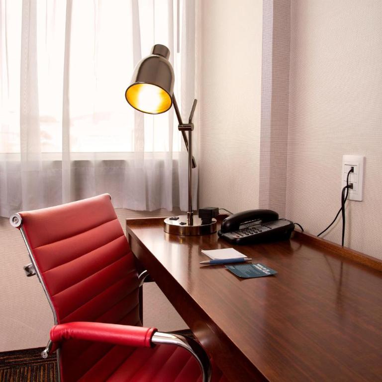 Four Points by Sheraton Queretaro Norte - Guest room, 1 King, Sofa bed, Antea view, City view - 9