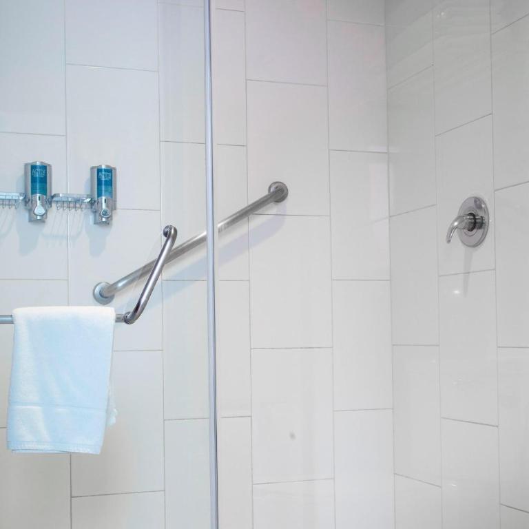 Four Points by Sheraton Queretaro Norte - Guest room, 1 King, Sofa bed, Antea view, City view - 7