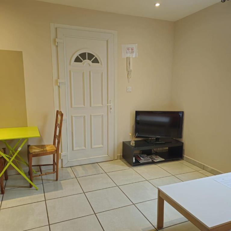 Vichy - One-Bedroom Apartment - 6