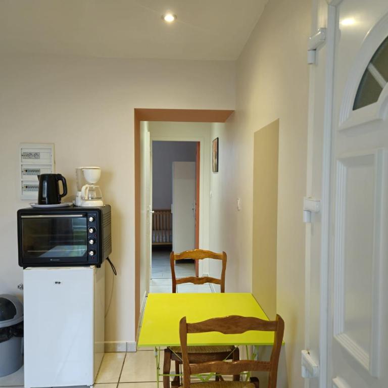 Vichy - One-Bedroom Apartment - 4