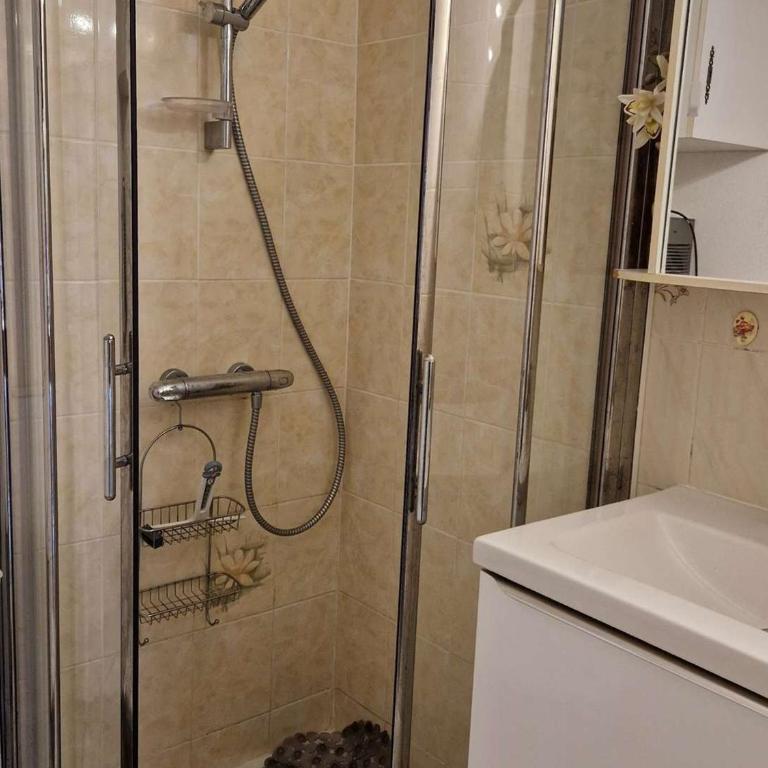 Villa calme, climatisée, avec grande terrasse et jardin, proche commodités - FR-1-387-87 - Maison de Vacances (5 Adultes) - 11
