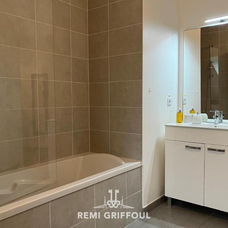 Les 4 éléments 4 Balcony Elevator & Private Parking Sleeps 4 - Appartement - 14