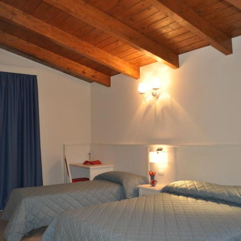Hotel Centova - Camera Tripla Standard - 3