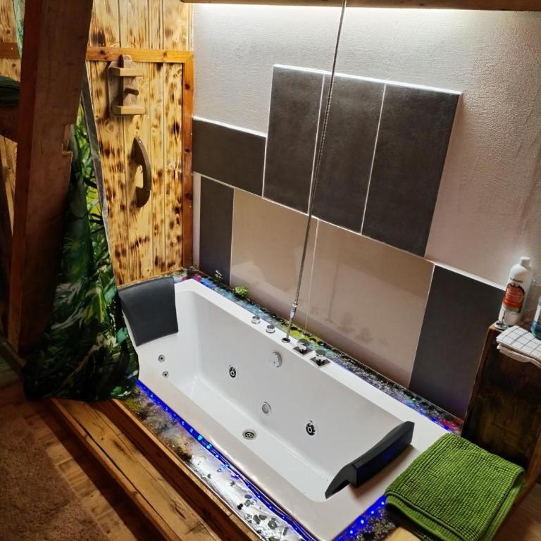 "0" Sterne Hotel Weisses Rössl in Leutasch/Tirol - Chalet mit 1 Schlafzimmer - 9