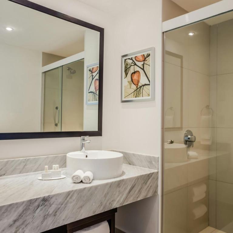 Fairfield Inn & Suites Queretaro Juriquilla - King Room - 4