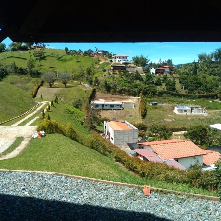 Cabaña La Capilla El Peñol - Three-Bedroom House - 35