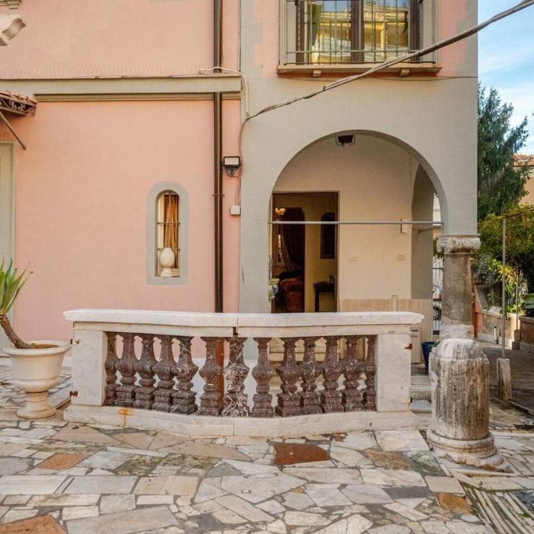 Parcheggio Privato - Villa Liberty Roma Centro - Appartamento con 2 Camere da Letto - 21