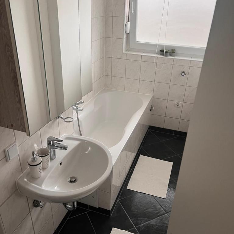 Gemütliche 3 Zimmer Wohnung mit Balkon und Fernblick - Apartamento de 2 dormitorios - 11