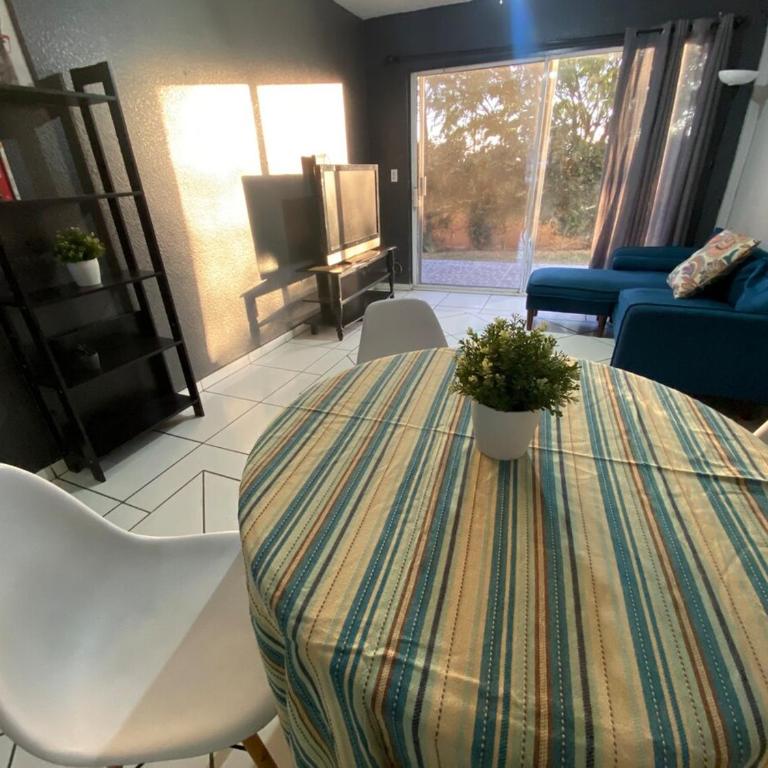 Departamento con vista al jardín - Two-Bedroom Apartment - 5