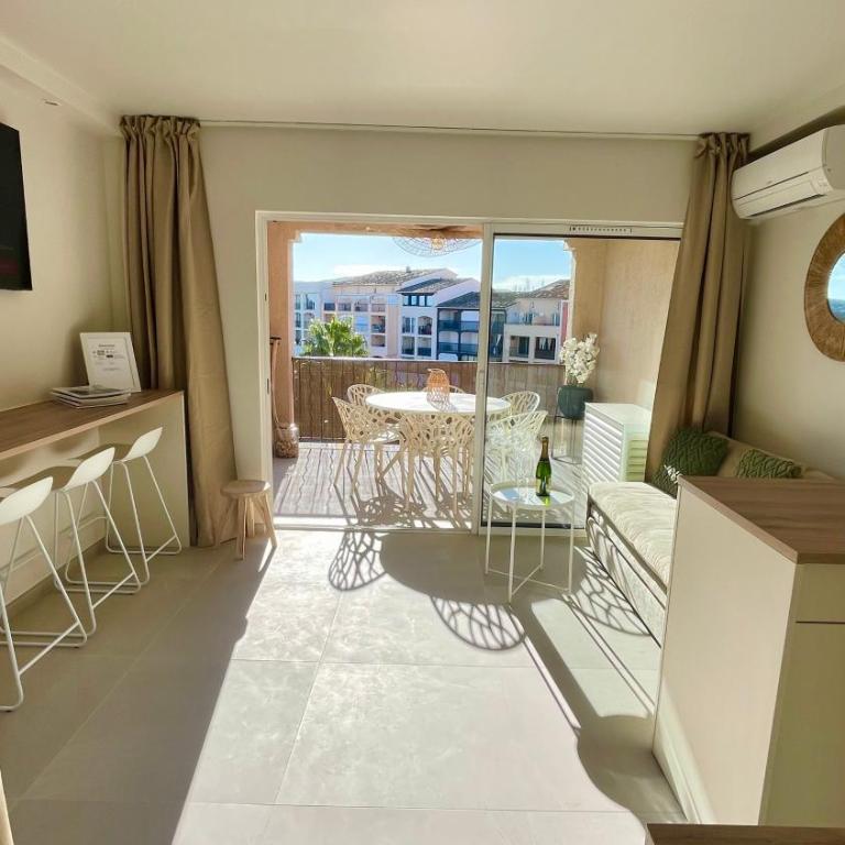 Proche St Tropez refait à neuf bord de plage et piscine - One-Bedroom Apartment - 1
