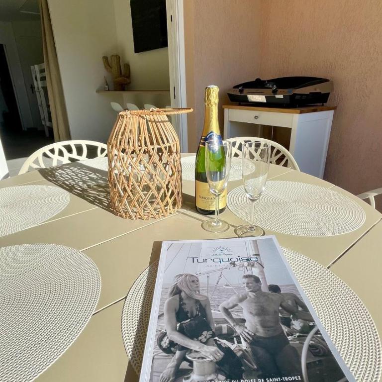 Proche St Tropez refait à neuf bord de plage et piscine - One-Bedroom Apartment - 3