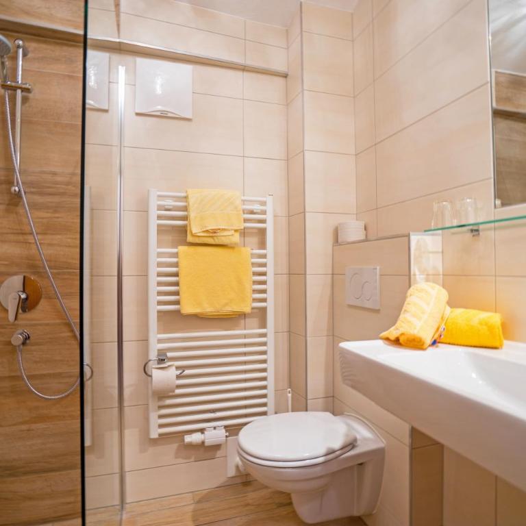 Haus Stampfer - Doppelzimmer mit Balkon - 1