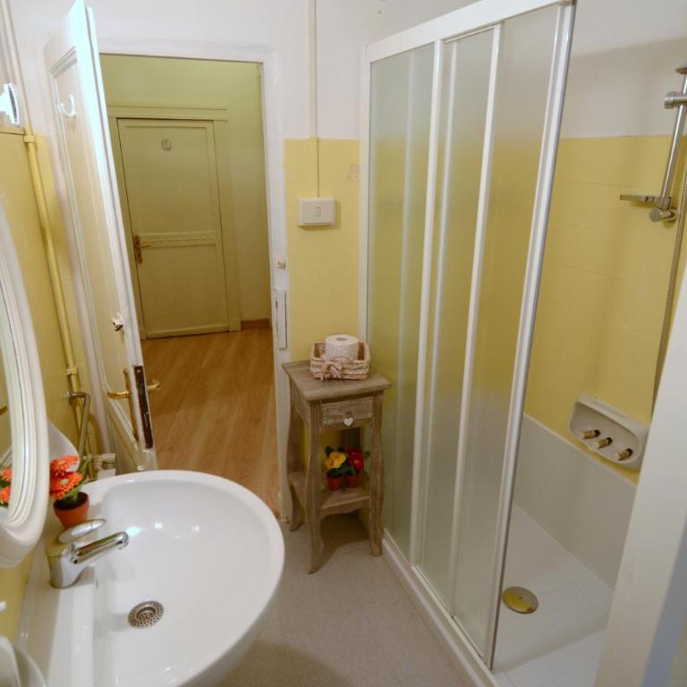 Albergo Novecento - Camera Singola con Bagno in Comune - 1