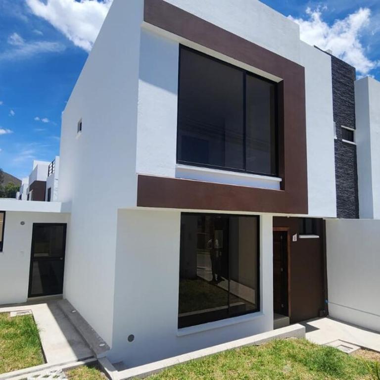 Casa en la Mitad del Mundo 3 habitaciones, a 5 minutos de Unasur, agua caliente - Casa con 1 dormitorio - 1