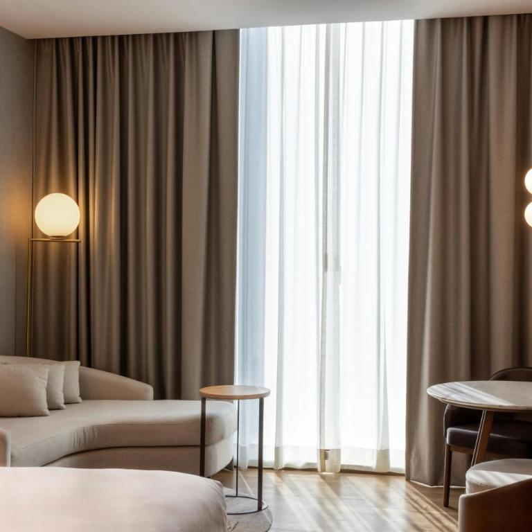 JW Marriott Hotel Guadalajara - Habitación Deluxe con 1 cama extragrande y vistas a la ciudad - Planta executive - 7
