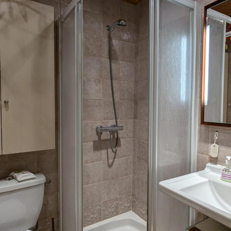 Appartement au cœur du village pour 6 pers., terrasse, WiFi, parking, skis - FR-1-459-237 - Apartamento - 9