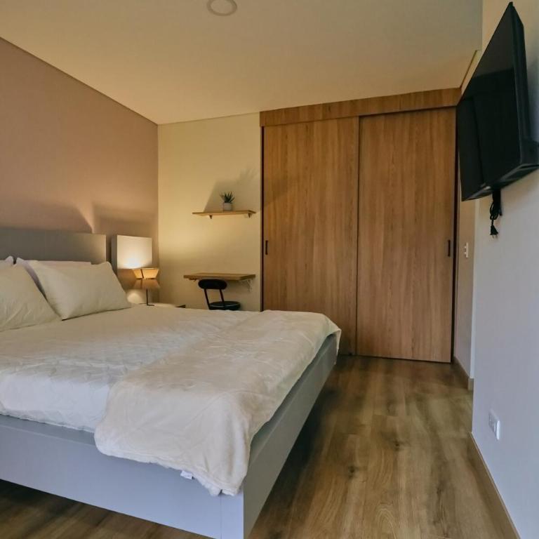 Modern Skyline Suite -WiFi, Gym, 24hr Security - Apartamento de 3 dormitorios - 48