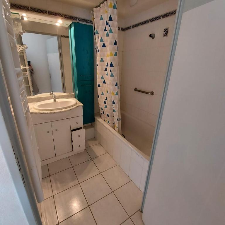 Canet-Beach - One-Bedroom Apartment - 8