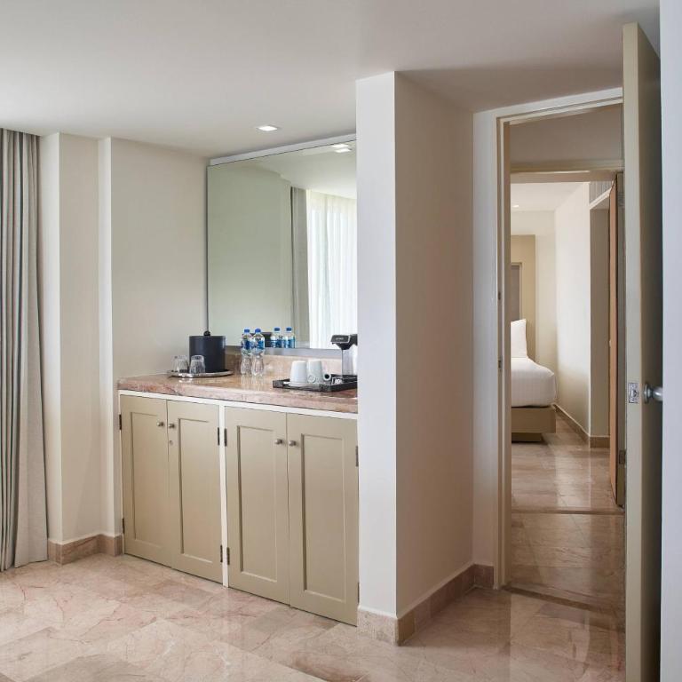Marriott Puerto Vallarta Resort & Spa - Suite Governor más amplia de 1 dormitorio con vistas al mar - 1 cama extragrande - 6