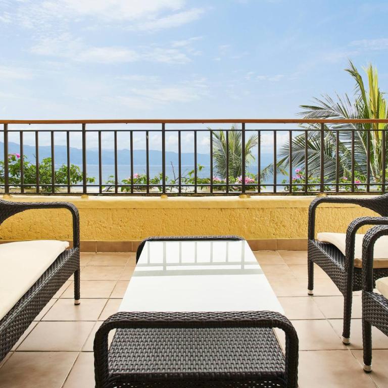 Marriott Puerto Vallarta Resort & Spa - Suite Ambassador más amplia de 1 dormitorio con vistas al mar - 1 cama extragrande - 2