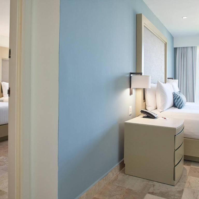 Marriott Puerto Vallarta Resort & Spa - Suite Emperor de 1 dormitorio con 1 cama extragrande - 3