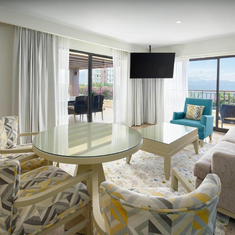 Marriott Puerto Vallarta Resort & Spa - Suite de lujo más amplia de 1 dormitorio con 1 cama extragrande y vistas panorámicas - 1