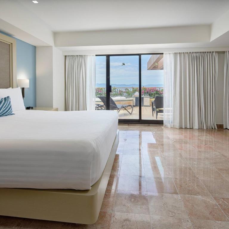 Marriott Puerto Vallarta Resort & Spa - Suite de lujo más amplia de 1 dormitorio con 1 cama extragrande y vistas panorámicas - 2