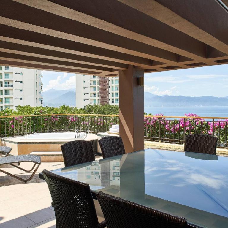 Marriott Puerto Vallarta Resort & Spa - Suite de lujo más amplia de 1 dormitorio con 1 cama extragrande y vistas panorámicas - 4