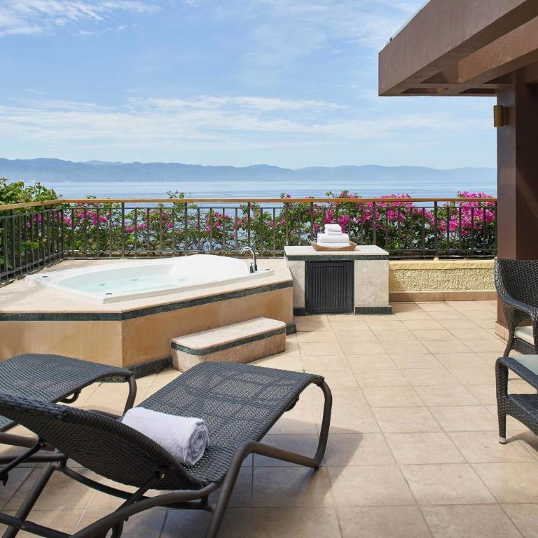 Marriott Puerto Vallarta Resort & Spa - Suite de lujo más amplia de 1 dormitorio con 1 cama extragrande y vistas panorámicas - 5