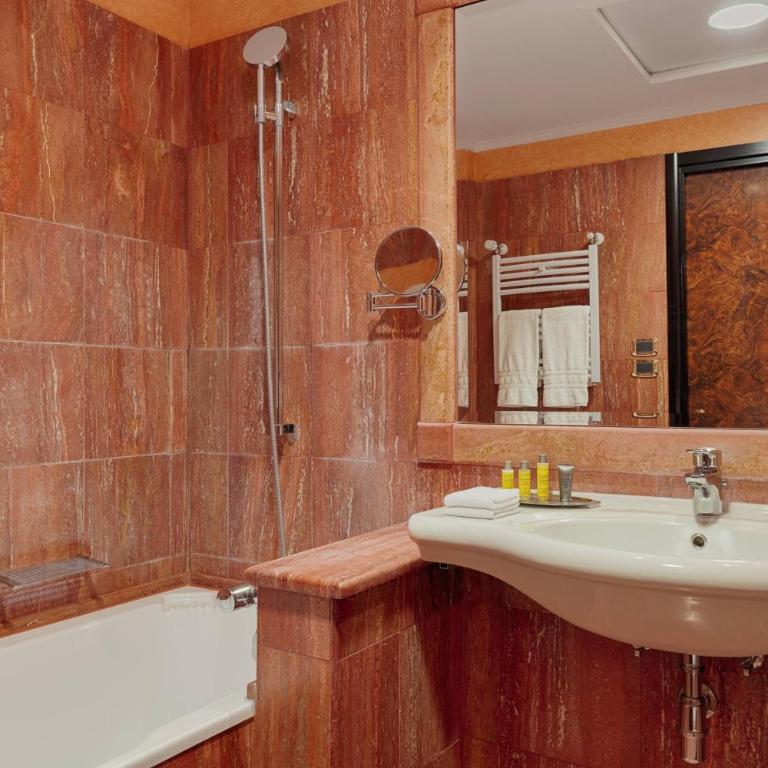 Rome Marriott Park Hotel - Large Guest Room - 2