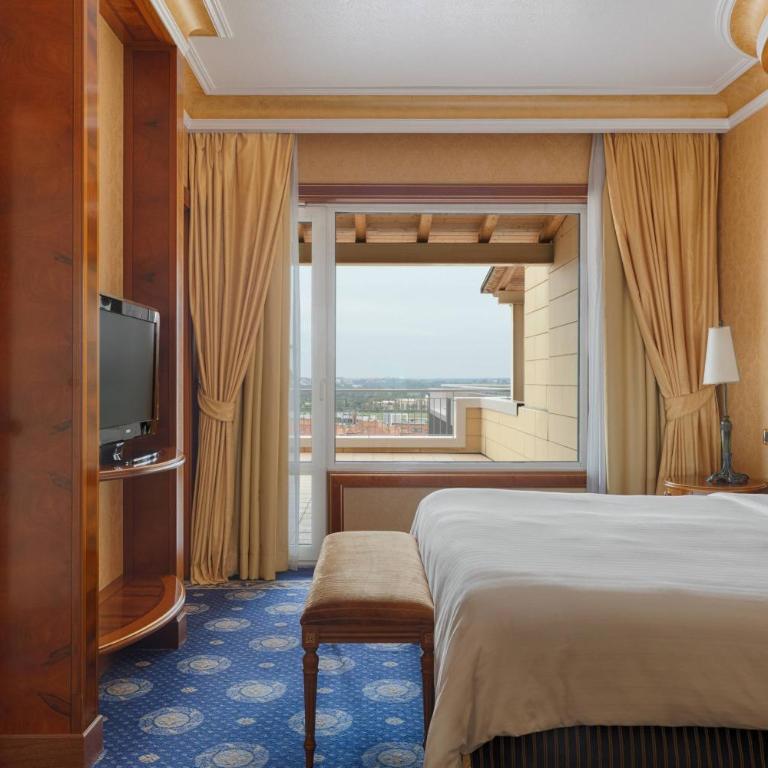 Rome Marriott Park Hotel - Executive Suite with Lounge Access - 1