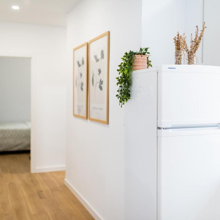 Centro y Confort Junto a Corte Inglés - Three-Bedroom Apartment - 4